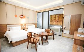 Home Me Hotel Makati